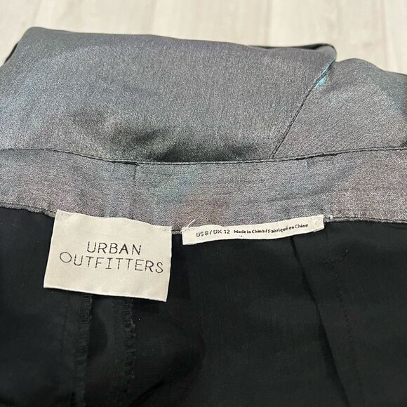 Urban Outfitters Carleton Metallic
High Rise Short size 8 - Picture 6 of 7